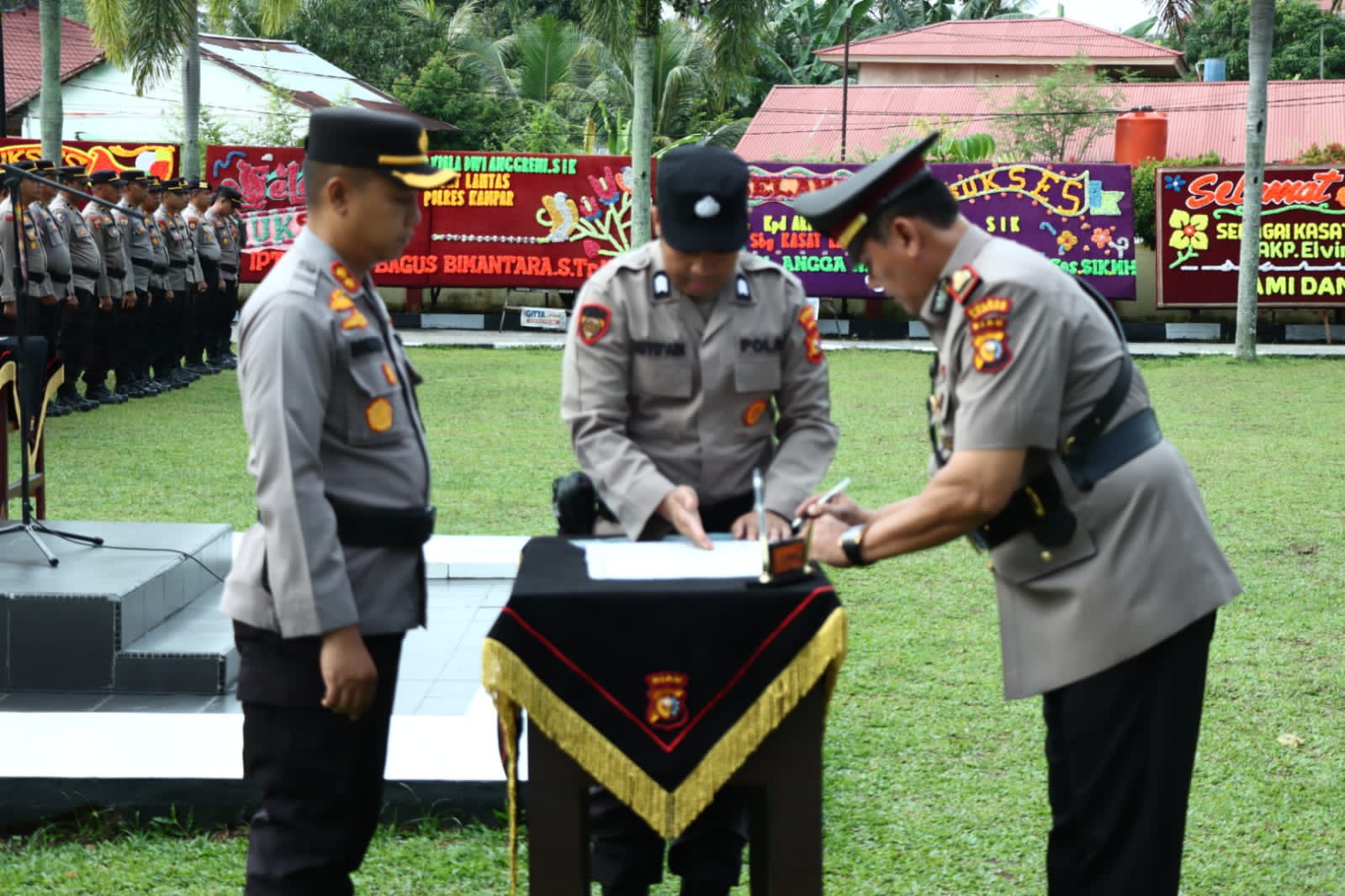 Kapolres Pimpin Sertijab Kasat Reskrim Kasat Lantas Kapolsek Siak Hulu dan Kapolsek Tapung Hulu Polr